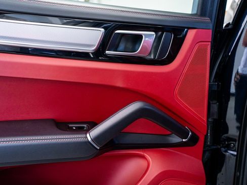 Used 2022 Porsche Cayenne Platinum Edition image 53