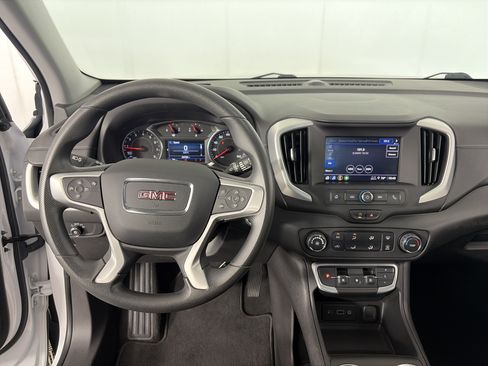 Used 2023 GMC Terrain SLE FWD image 3
