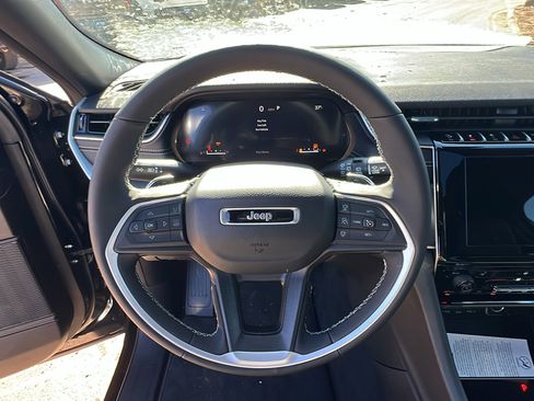 New 2025 Jeep Grand Cherokee L Altitude image 23