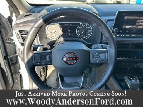 Used 2025 Nissan Rogue SV image 12