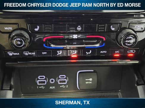Used 2025 Jeep Grand Cherokee Altitude AWD/4WD image 13