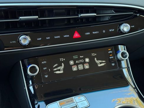 New 2026 Genesis GV70 2.5T image 30