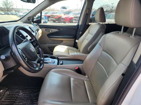 Used 2021 Honda Pilot Touring image 6