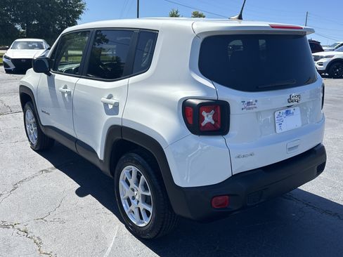 Used 2023 Jeep Renegade Latitude AWD/4WD image 7