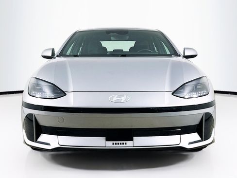 Used 2024 Hyundai Ioniq 6 SE AWD/4WD image 2