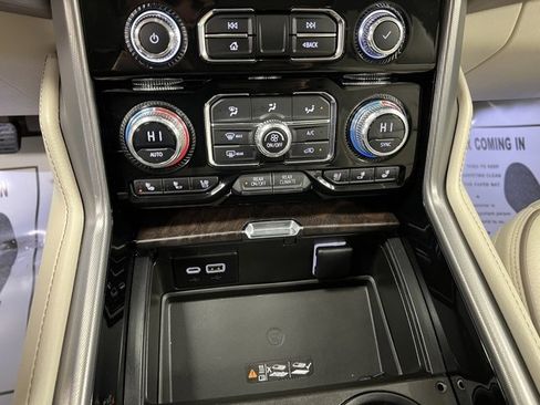 Used 2023 GMC Yukon XL Denali image 39