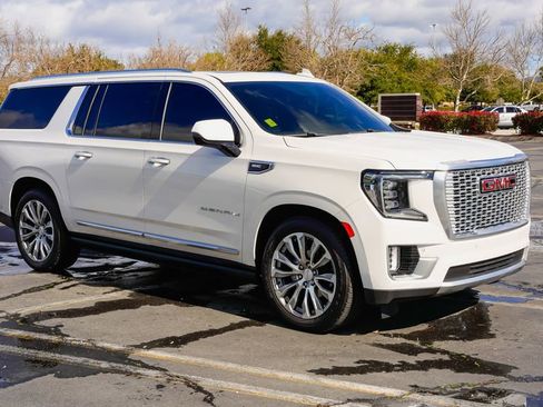 Used 2022 GMC Yukon XL Denali w/ Denali Ultimate Package image 7