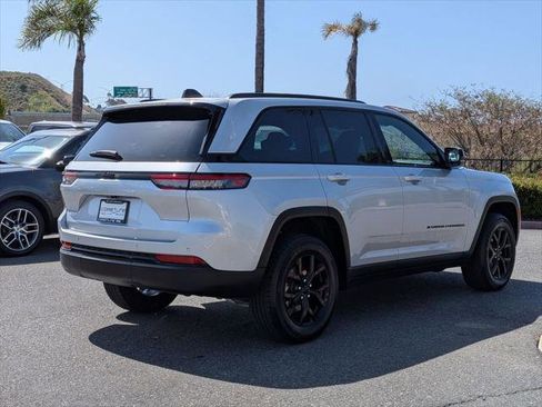 Certified 2025 Jeep Grand Cherokee Altitude RWD image 5
