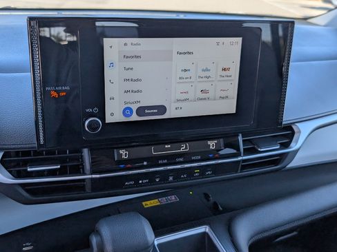 Used 2025 Toyota Sienna LE image 18