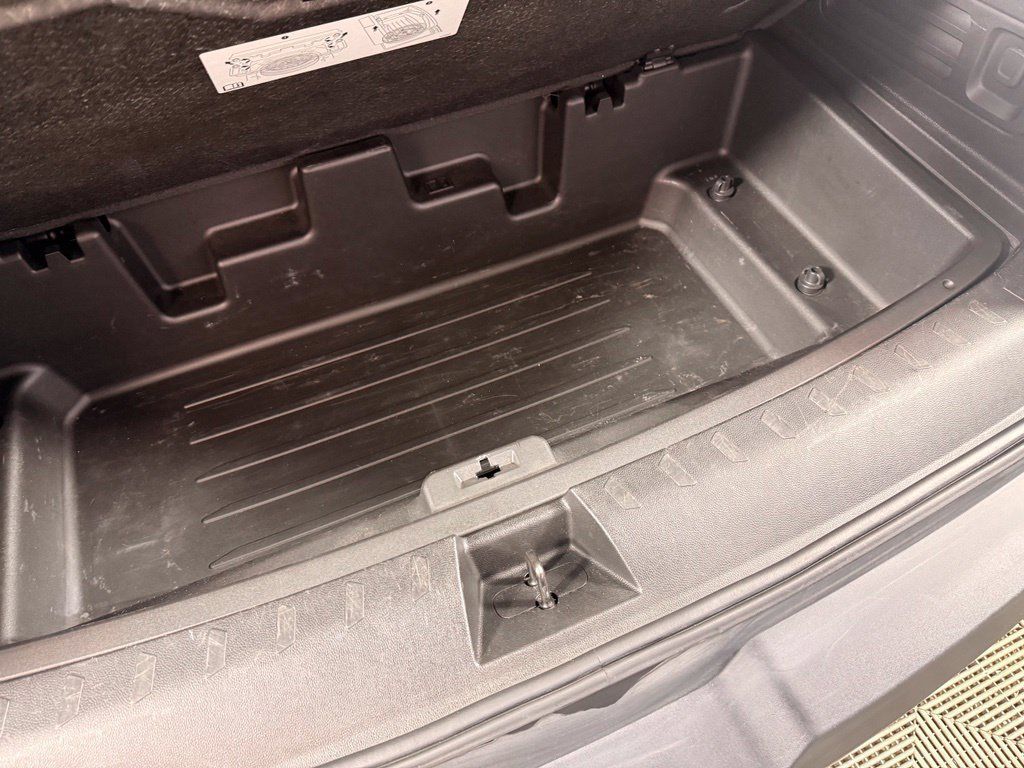 Used 2019 Chevrolet Traverse RS w/ LPO, Floor Liner Package FWD image 18