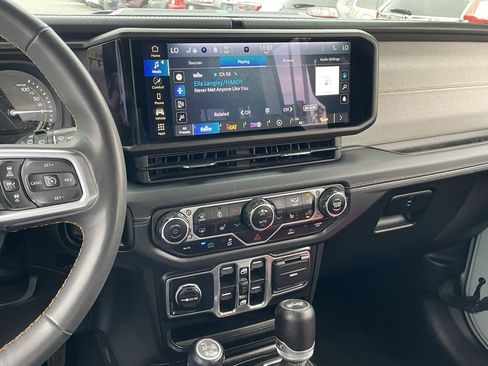 Used 2024 Jeep Wrangler Unlimited Sahara image 27