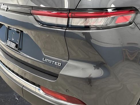 Used 2023 Jeep Grand Cherokee Limited w/ Luxury Tech Group II image 35