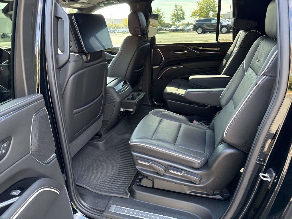 Used 2024 Cadillac Escalade ESV Sport w/ Touring Package AWD/4WD image 10