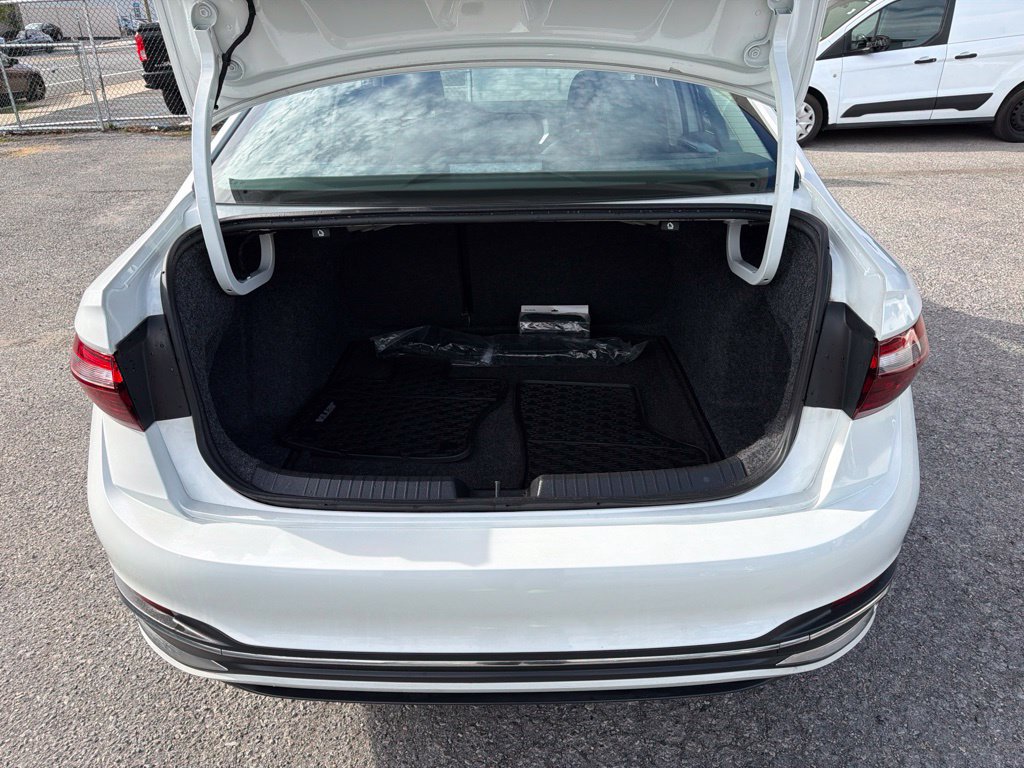 Used 2024 Volkswagen Jetta SEL FWD image 19
