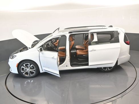 Used 2024 Chrysler Pacifica Pinnacle image 80