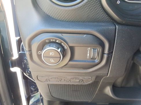 Used 2025 Jeep Gladiator Rubicon AWD/4WD image 35