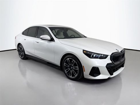 New 2026 BMW 530i w/ M Sport Package RWD image 4