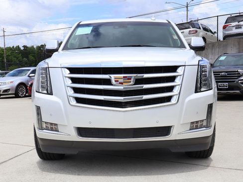 Used 2016 Cadillac Escalade ESV Premium AWD/4WD image 10