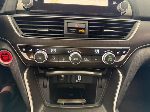 Used 2018 Honda Accord Touring image 41