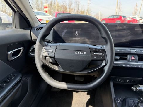 Used 2025 Kia K4 LXS image 28
