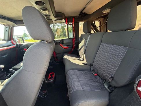 Used 2012 Jeep Wrangler Unlimited Sahara AWD/4WD image 15