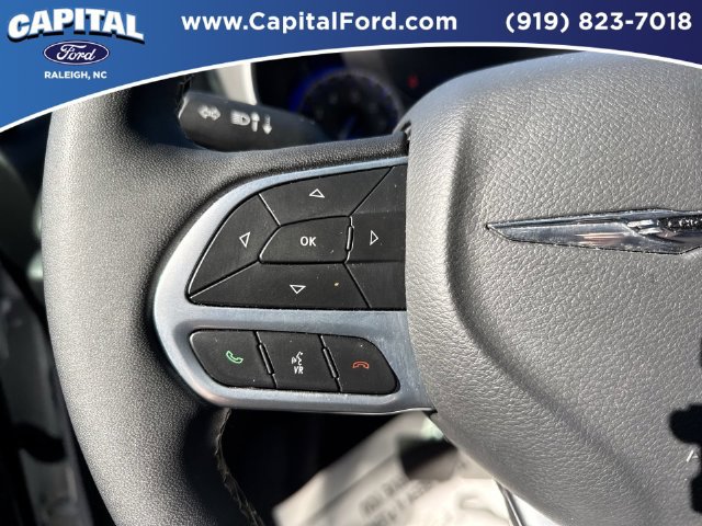Used 2025 Chrysler Pacifica Select FWD image 22