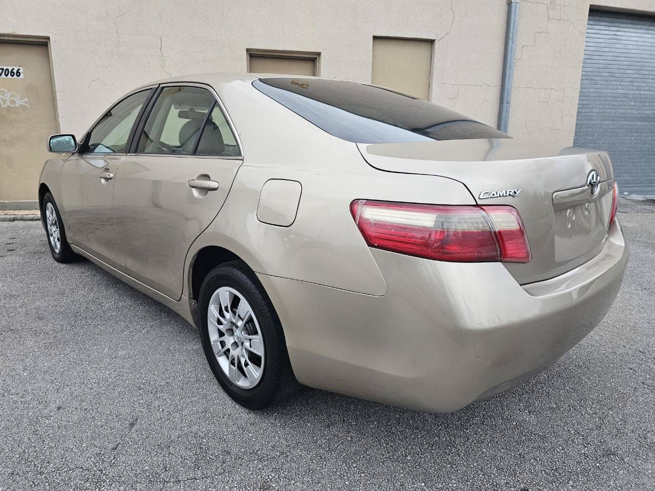 Used 2007 Toyota Camry LE FWD image 12