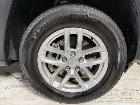 Certified 2025 Jeep Grand Cherokee L Laredo w/ Luxury Tech Group I image 9