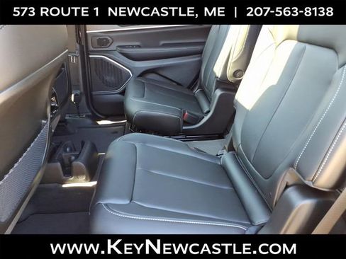 New 2026 Jeep Grand Cherokee L Limited w/ Limited Altitude Package AWD/4WD image 9