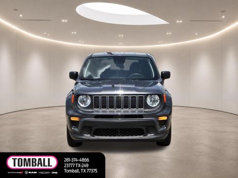 Used 2023 Jeep Renegade Latitude AWD/4WD image 2