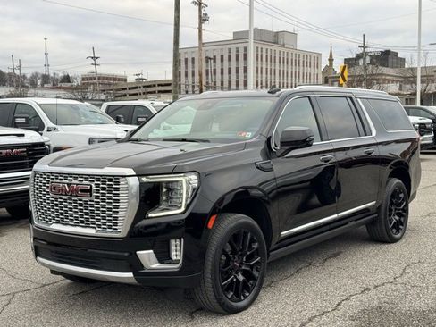 Used 2023 GMC Yukon XL Denali w/ Max Trailering Package image 1