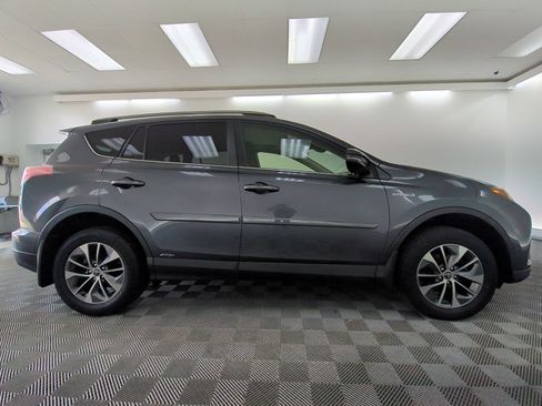 Used 2018 Toyota RAV4 XLE w/ Convenience Package AWD/4WD image 8