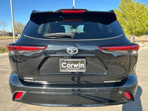 Used 2024 Toyota Highlander Platinum FWD image 7