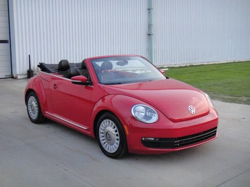 Used 2016 Volkswagen Beetle 1.8T S image 4