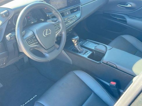 Used 2022 Lexus ES 300h w/ Premium Package image 4