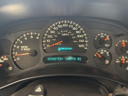 Used 2004 Chevrolet Silverado 2500 W/T RWD image 15