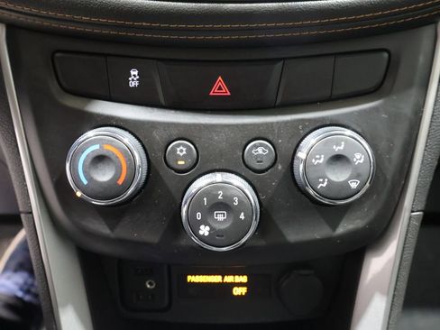 Used 2017 Chevrolet Trax LT w/ LT Convenience Package FWD image 29