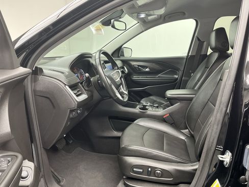 Certified 2024 GMC Terrain SLT image 3