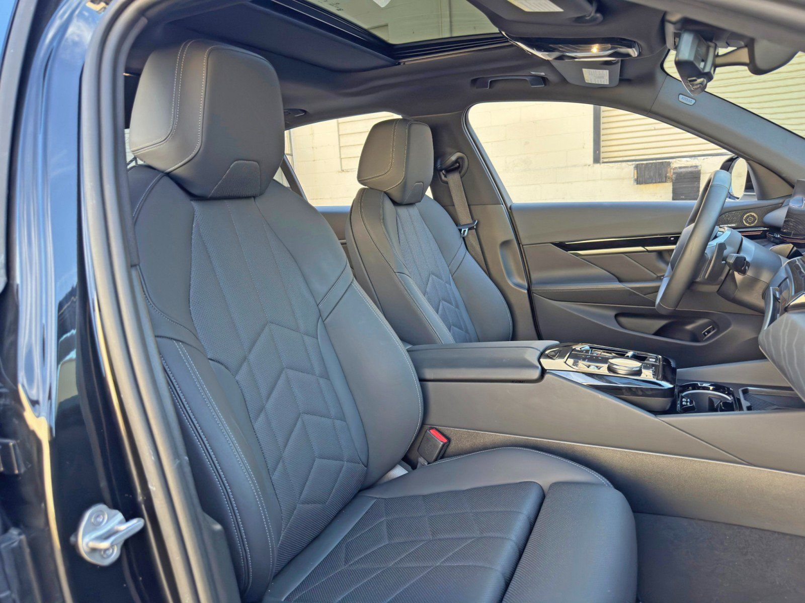 Used 2024 BMW 530i w/ Convenience Package RWD image 44
