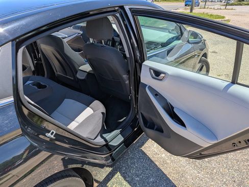 Used 2020 Hyundai Ioniq SEL FWD image 34