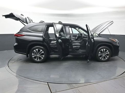 Used 2023 Toyota Highlander XLE image 49