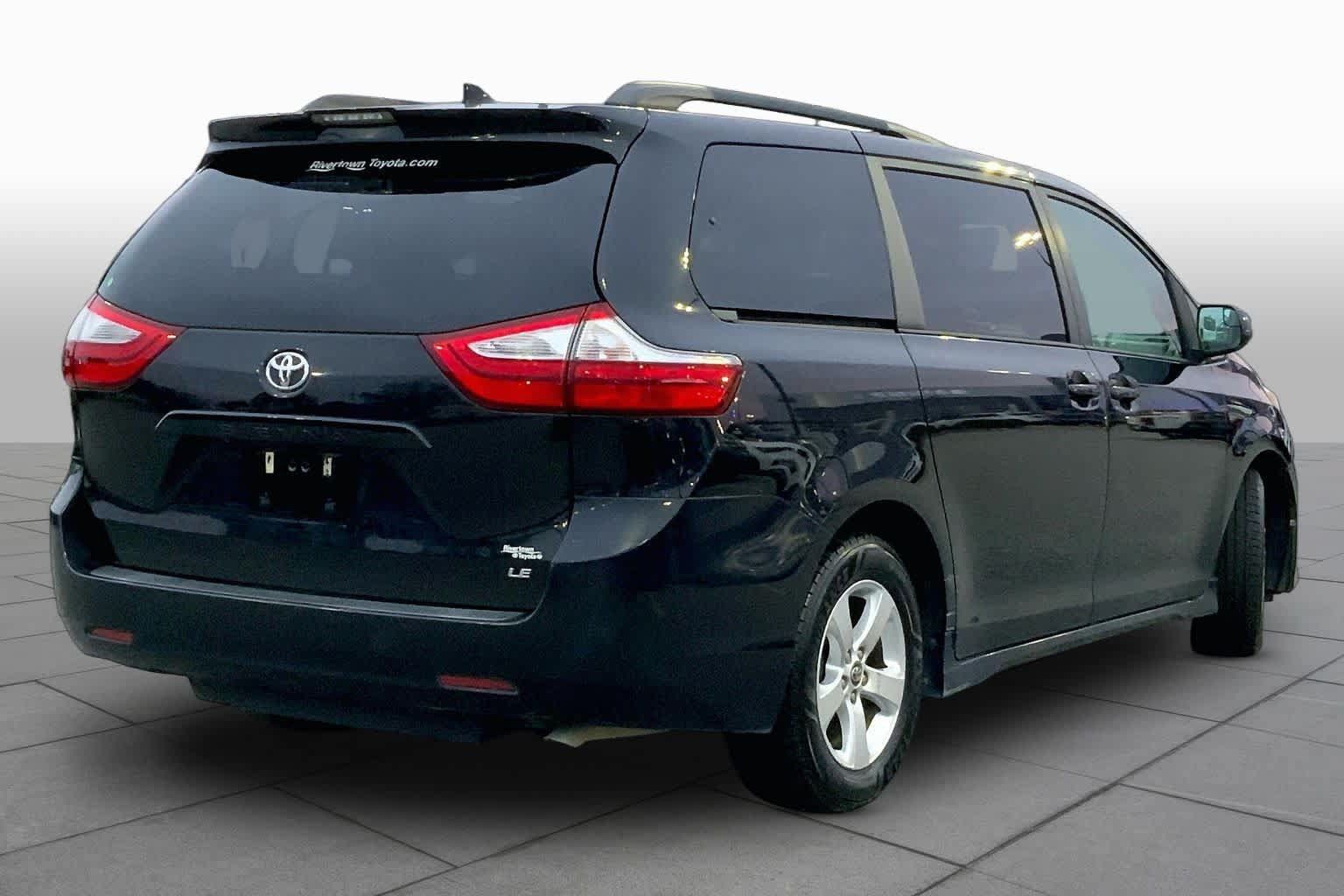 Used 2018 Toyota Sienna LE FWD image 12