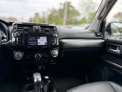 Used 2018 Toyota 4Runner TRD Off-Road Premium AWD/4WD image 25