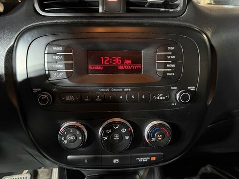 Used 2016 Kia Soul FWD image 13