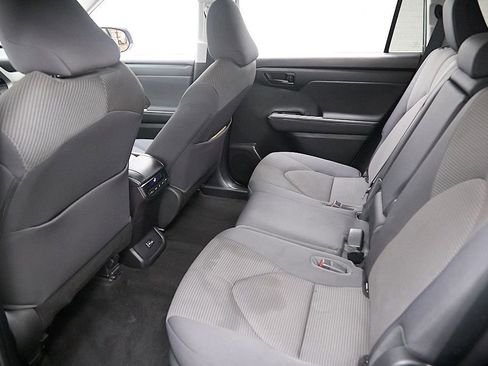 Used 2023 Toyota Highlander LE image 23