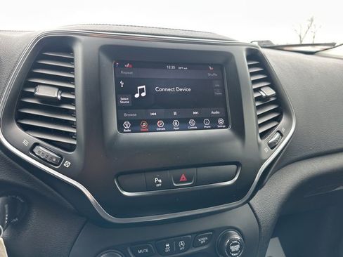 Used 2020 Jeep Cherokee Latitude w/ Cold Weather Group image 37