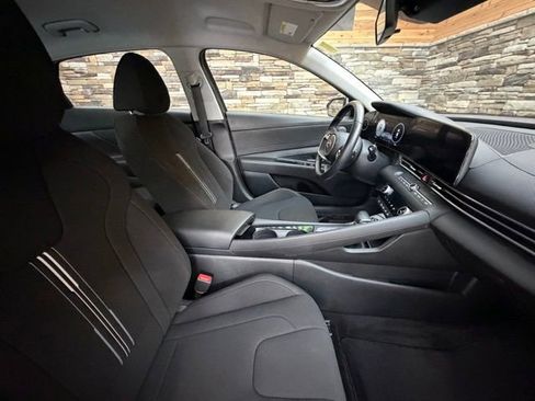 Used 2023 Hyundai Elantra SEL w/ Convenience Package FWD image 16