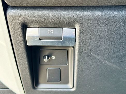 Used 2023 Land Rover Defender 130 SE image 11