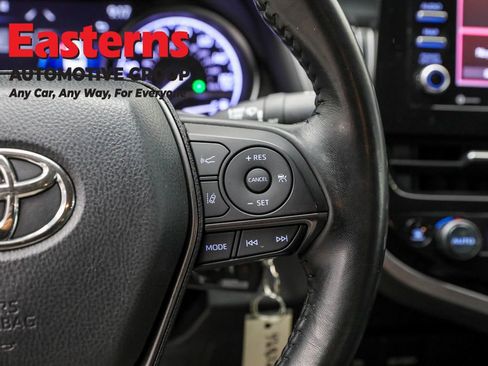 Used 2022 Toyota Camry SE image 19