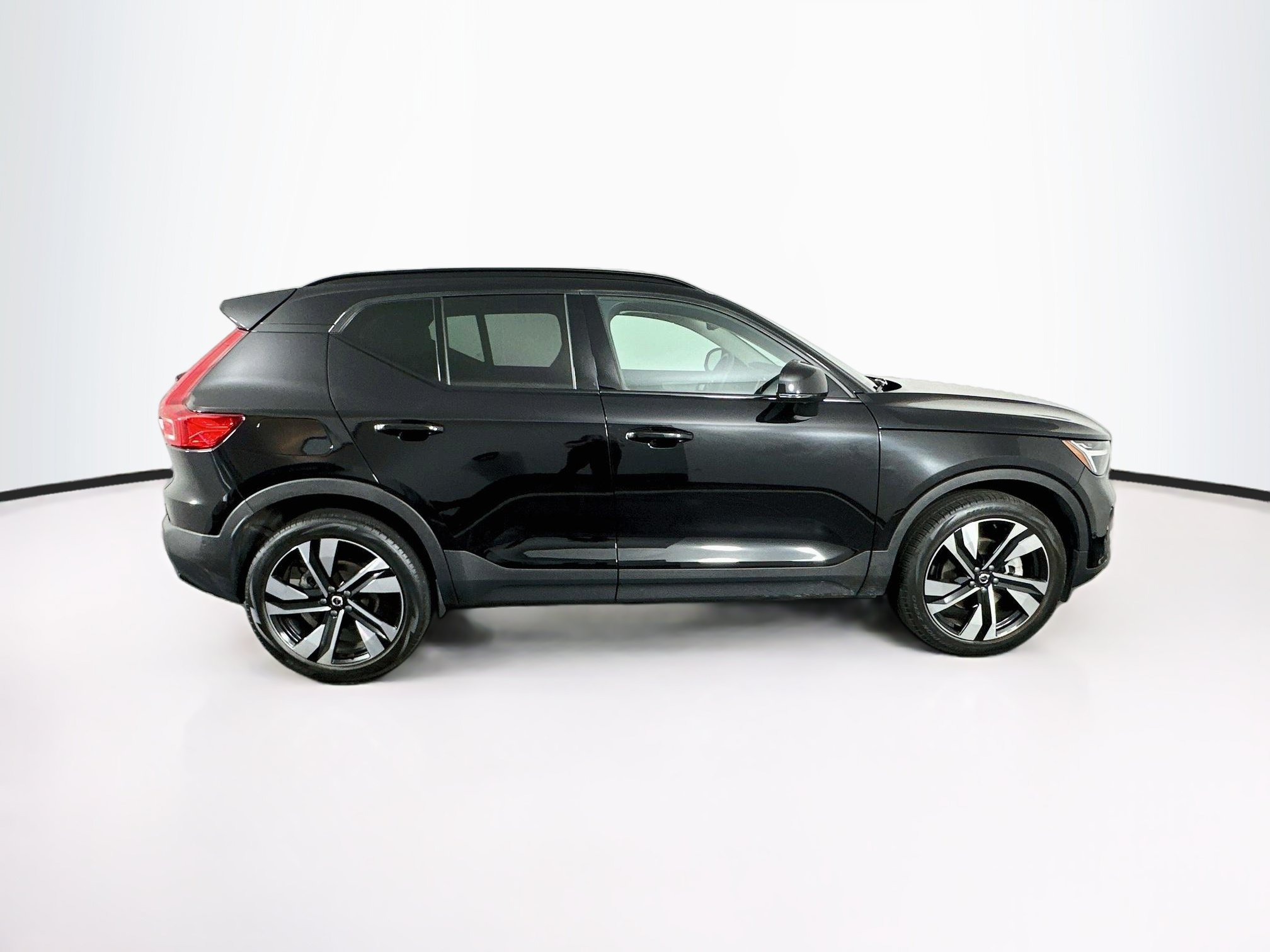 Used 2024 Volvo XC40 B5 Plus w/ Protection Package Premier AWD/4WD image 10